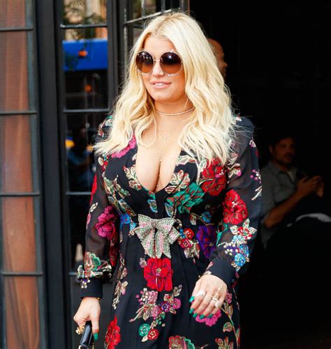 Jessica Simpson Photos Singer Rocks Cleavage Daily Star