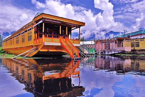 Filehouseboat Dal Lake Srinagar Kashmir Wikipedia