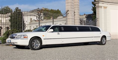 How To Hire The Best Limousine Service For Your Personal Or Corporate