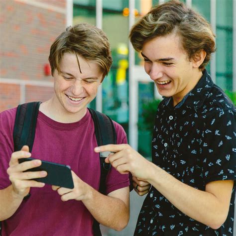 7 Surprising Apps Kids Can Use To Chat With Friends