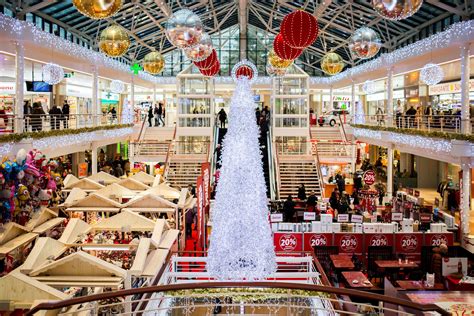 Most people in UAE leave Christmas shopping until the last minute ...