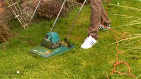 How To Cut The Grass Properly Youtube