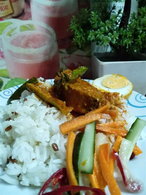 N3 kali nie adalah nasi dagang dan gulai ikan tongkol. namakucella: NASI DAGANG PUTIH VS GULAI IKAN TONGKOL