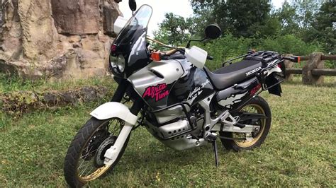 It features 4 automatic modes the africa twin has four default riding modes: Honda Africa Twin XRV 750 RD07 model 1994 - YouTube