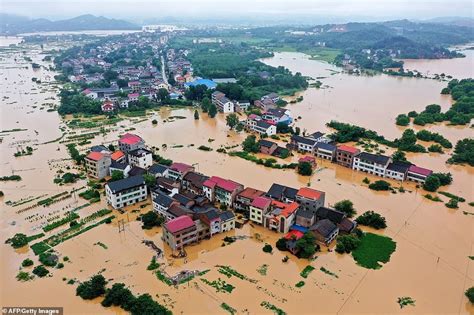 Và nhà hoạt động môi trường này giải thích thêm ý kiến của mình: Trung Quốc chìm trong biển nước do lũ lụt | Lao Động ...
