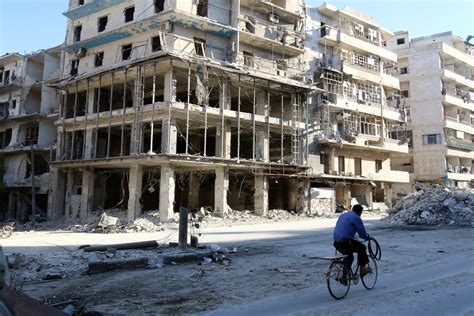 Once The Jewel Of Syrias Rebellion Aleppo Now Faces Collapse Cbs News