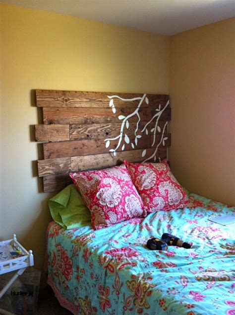 Beautiful And Charming Wood Pallets Headboard Interior Vogue