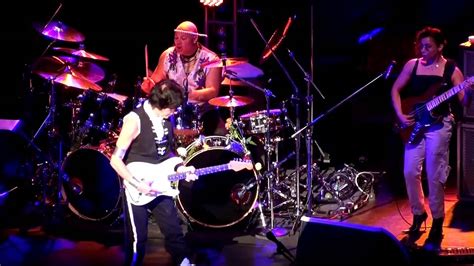 Jeff Beck Rhonda Smith Bass Solo And People Get Ready Live Tokyo 2010 Full Hd Youtube