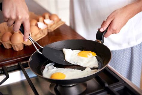 the 7 best pans for frying eggs foods guy