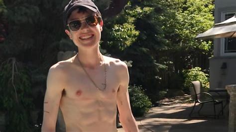 Elliott page kicked off the weekend with a shirtless selfie, which he appeared to take from his trailer on the set of an upcoming elliot page celebrates the weekend with a shirtless selfie from set: Elliot Page Is Ready For Summer In Shirtless Poolside Pic ...
