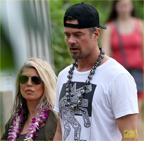Fergie And Josh Duhamel Get Leid At The Beach In Maui Photo 3840268