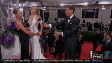 Jennifer Aniston Cant Stop Tapping Kate Hudsons Butt On The Golden