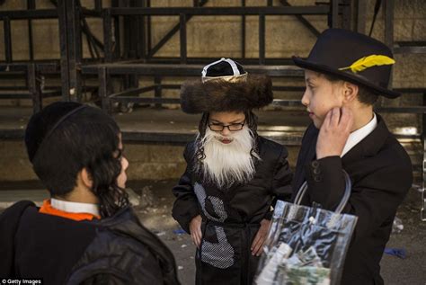 Ultra Orthodox Jewish Men Gather To Dance In Jerusalem As Thousands In