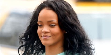 Rihanna Wigs Out With Pink Hair Huffpost