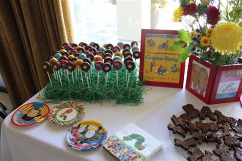 Håll dig till aktiviteter och spel i boken, till exempel följande: A Storybook Theme Baby Shower - Leslie Sarna