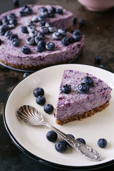 Vegan cheesecake is a beautiful thing. Easy Raw Vegan Blueberry Cheesecake - ValerieHusemann.de ...