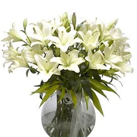 Buy Send White Lilies Glass Vase Online Ferns N Petals