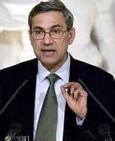 Oldukça kalabalık bir ailede yetişen sanatçı. Orhan Pamuk - EcuRed