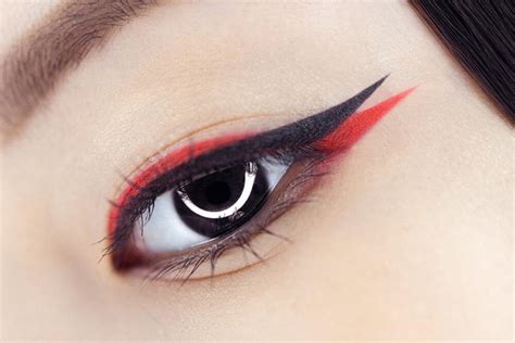 24 Stunning Ways To Wear Black Eyeliner Creative Fashion