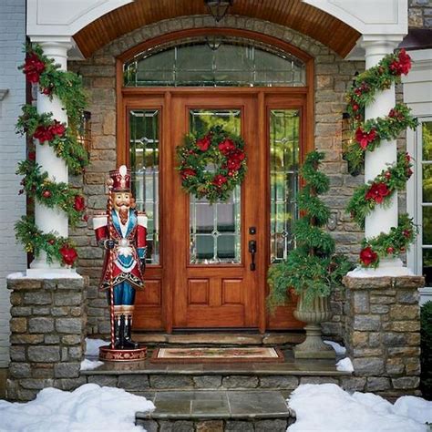 10 Christmas Front Porch Decorations
