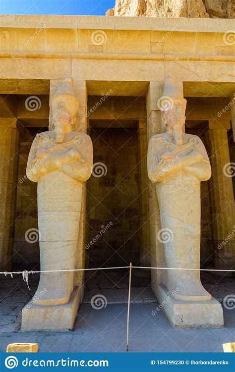 Estatuas En Un Templo De Hatshepsut En Luxor Egipto Imagen Editorial