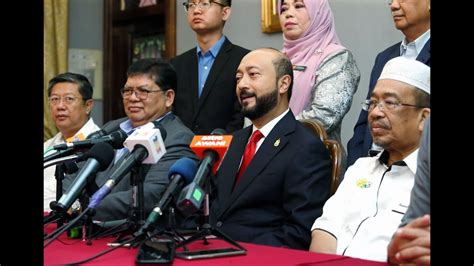 Kedah menteri besar muhammad sanusi md nor announced yesterday that there would be no public holiday in conjunction with. Mukhriz remains Kedah Menteri Besar - YouTube