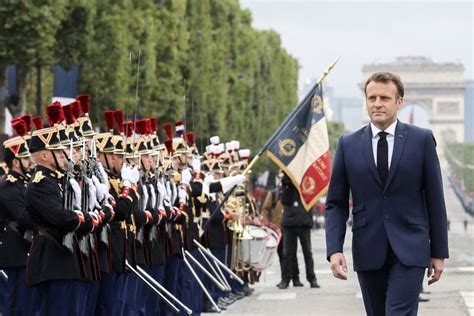Emmanuel Macron Reste à Portée Dengueulades Sa Grande Fierté De Président Gala