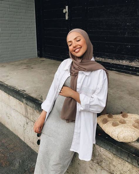 21 Inspiring Looks To Wear The White Shirt Hijab Fashion Inspiration