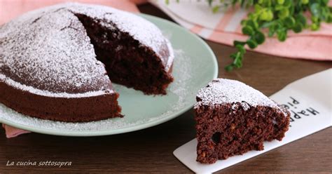 Quando il composto di cioccolato e zucchero si sarà raffreddato versatelo nella ciotola con la farina, in tre volte 10 avendo cura di mescolarlo. Torta all'acqua arancia e cioccolato - senza uova e latte ...