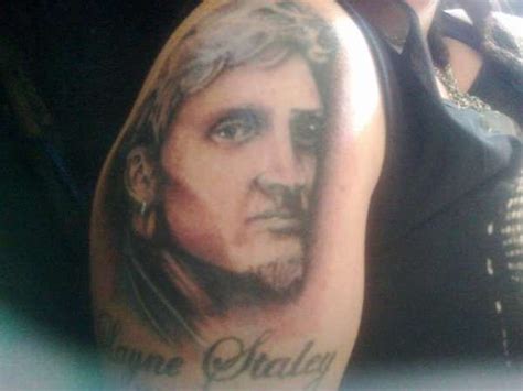 Lead singer of alice in chains, layne staley was one of the most influential vocalists of the grunge boom. Pin by Jim H. on Layne Staley (With images) | Tattoos ...