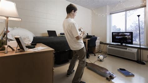 Here Are 5 Things You Absolutely Shouldnt Bring To A College Dorm