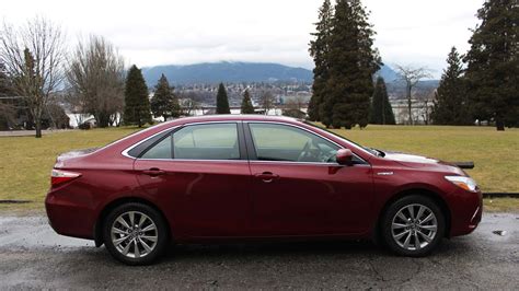 2017 Toyota Camry Hybrid Xle Test Drive Review