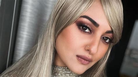 Sonakshi Sinha Gets Trolled For Her New Blonde Look Netizens Say ‘ye Buddhi Dadi Kaun Hai