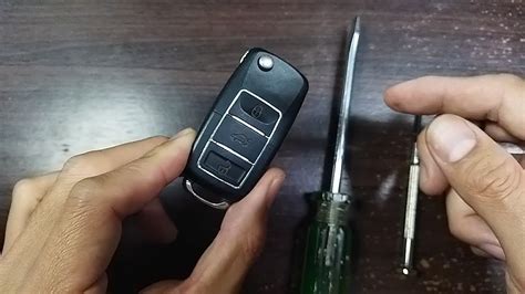 汽車折疊式鑰匙電池更換 Car foldable key battery replacement YouTube