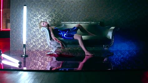New Red Band Trailer For Nicolas Winding Refn S The Neon Demon — Geektyrant