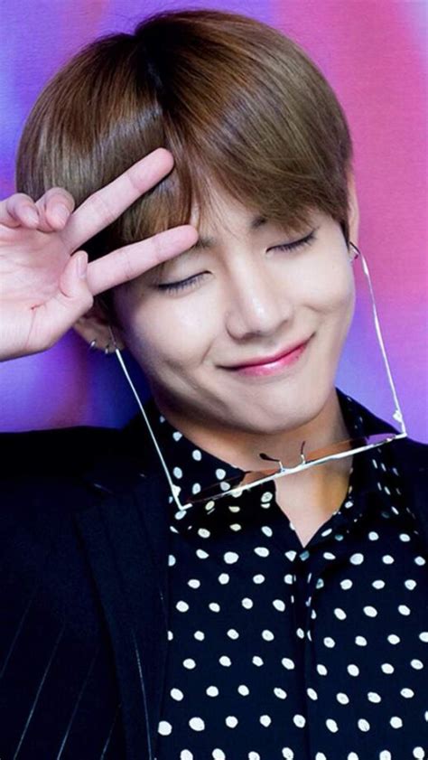 When BTS V aka Kim Taehyung Sets Internet on Fire with His 'CUTENESS ...