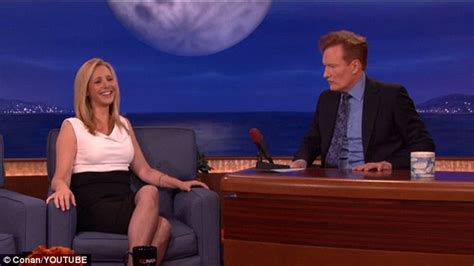 Lisa Kudrow Admits She Too Terrified To Check Out Her Naked Co Stars