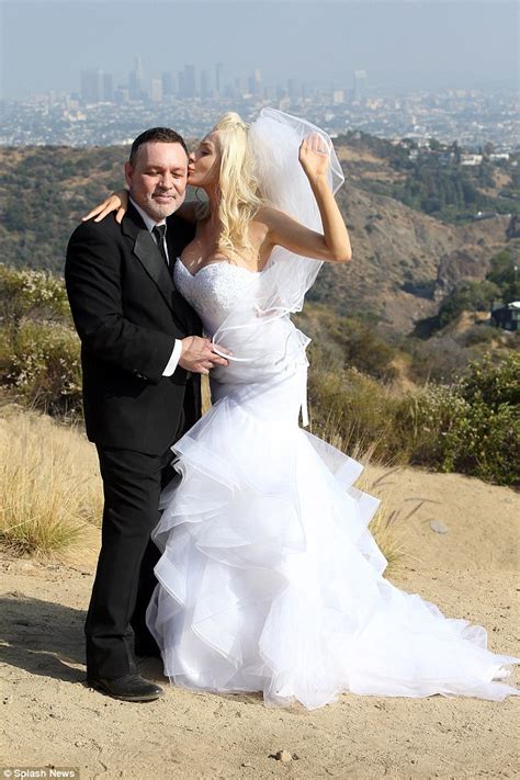 Pregnant Courtney Stodden Renews Her Vows With Husband Doug Hutchison Daily Mail Online