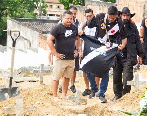 Corpos de cinco vítimas do naufrágio na Baía de Guanabara são