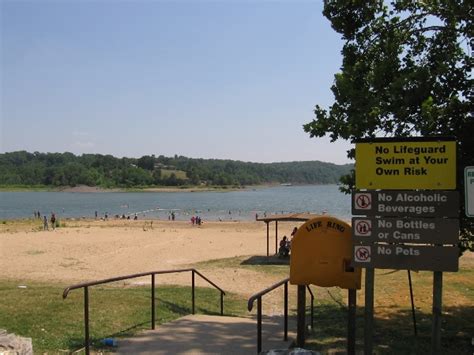 Beaver lake has some 487 miles (784 km) of shoreline. Little Rock District > Missions > Recreation > Lakes ...