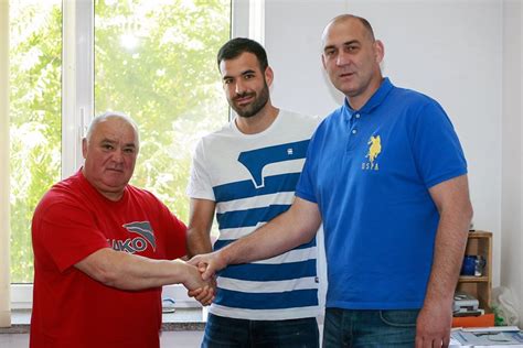 Sportivii străini naturalizaţi au sărbătorit ziua naţională. Dinamo l-a transferat pe Javier Humet - Handbal Mania