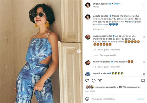 Ángela Aguilar trae de regreso el top pañuelo y luce increíble