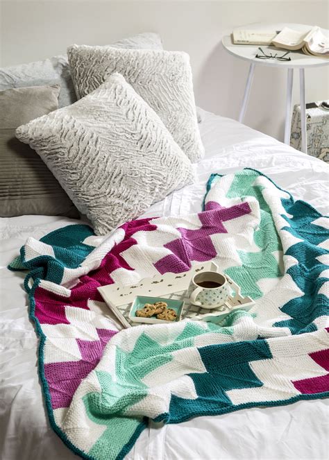 Diagonal Stripe Mitered Square Blanket | Mitered square, Square blanket, Mitered square knitting