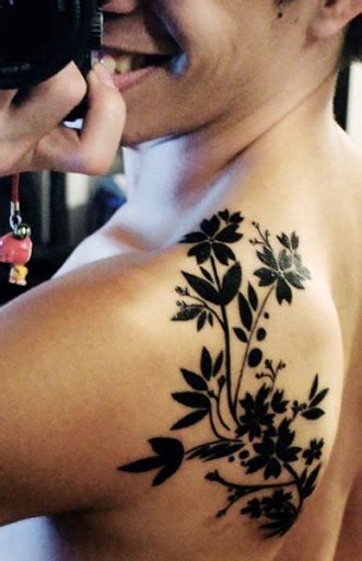 30 Ravishing Shoulder Tattoos That Will Add Spark To Your