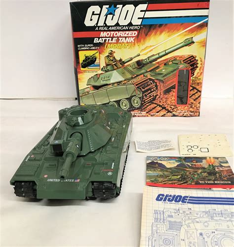 The black pistol of the retail release was not included. GI JOE BATTLE TANK VINTAGE - Boutique Univers Vintage