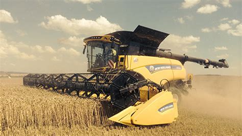 New Hollands Giant Combine Biggest On Market Farmers Weekly