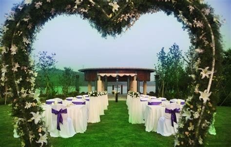 A garden is more than just grass, flowers and other plants. Beautiful Garden Design for Your Wonderful Weeding Ideas - Amaza Design