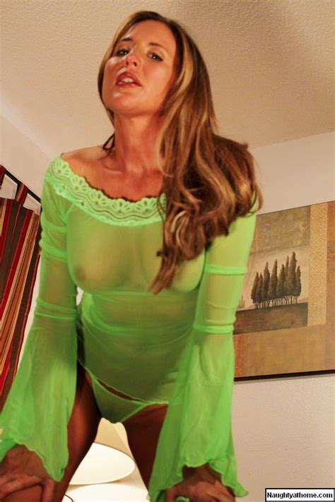 Sexy Assed Long Legged Milf Desirae Spencer Takes Off Her Green Thong Panties Definebabe Com