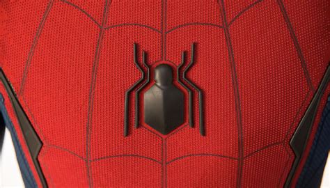 My only flaw would be that the zips can be really tough if you're zipping the suit on your own, you will need support to make things easier. Screenbid's "The Official Spider-Man: Homecoming Suit ...