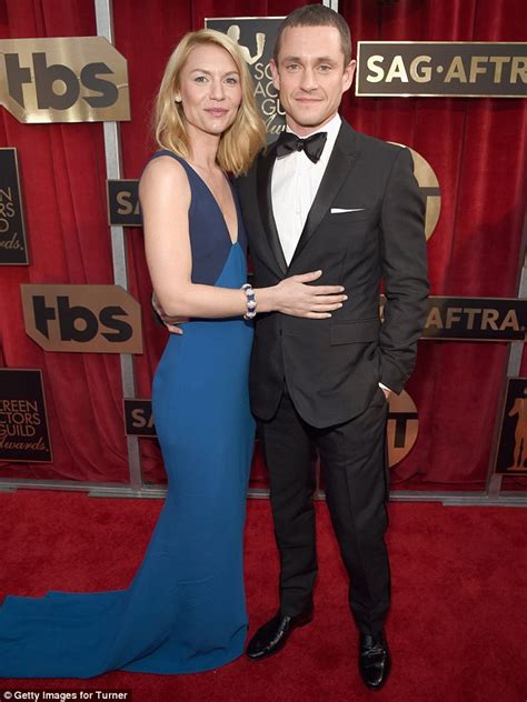 Claire Danes Stuns In An Understated Two Tone Gown At The 2016 Sag